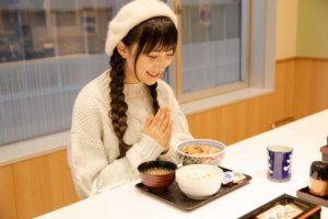 【声優】小澤亜李は性格も可愛い！料理も得意だけど結婚や彼氏はいるの？